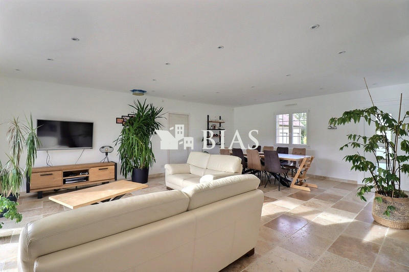 Maison - 161 m² - 5 pièces