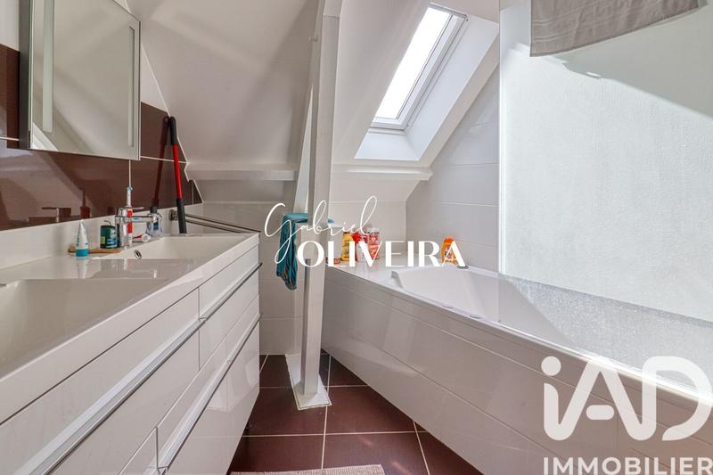 Maison - 232 m² - 10 pièces