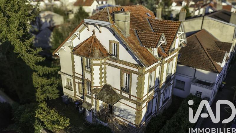 Maison - 227 m² - 10 pièces