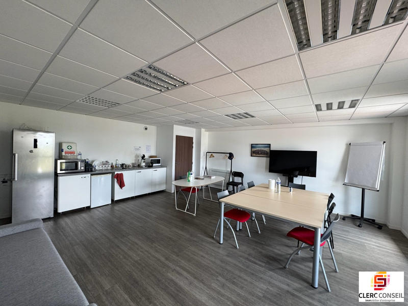 Local d'activités - 357 m²