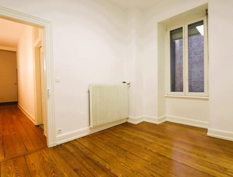 Local d'activités - 100 m² - 5 pièces