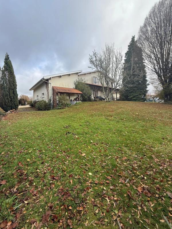 Maison - 180 m² - 7 pièces