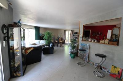 Villa - 958 m² - 4 pièces