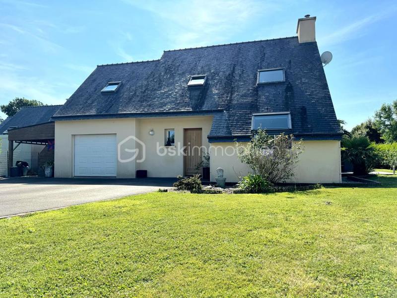 Maison traditionnelle - 135 m² - 8 pièces