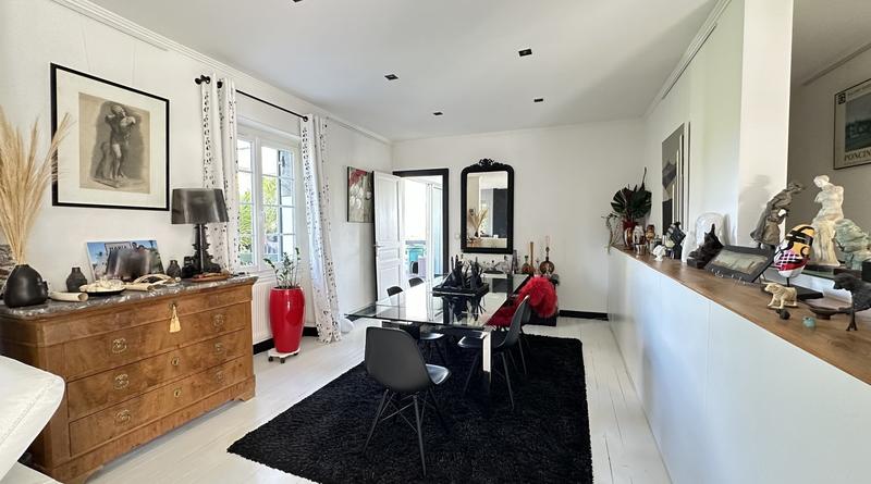 Maison - 230 m² - 7 pièces