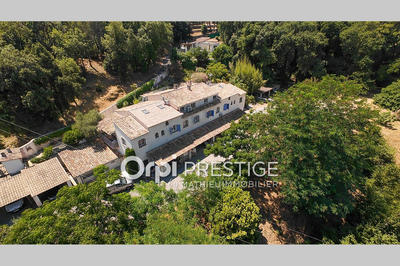 Maison - 280 m² - 14 pièces