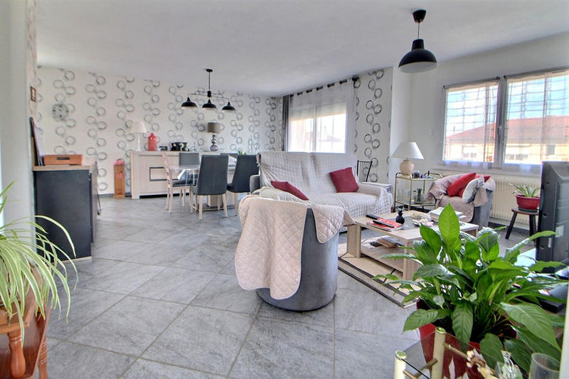 Maison - 90 m² - 5 pièces