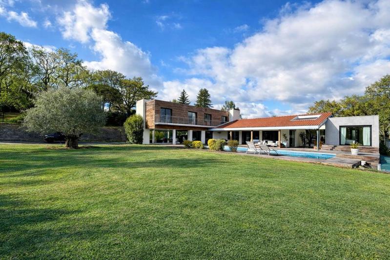 Maison - 280 m² - 6 pièces