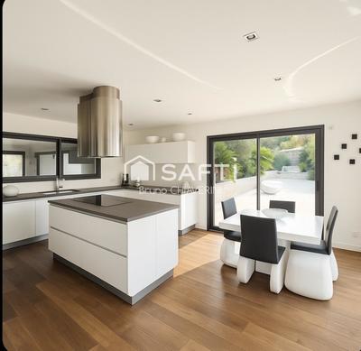 Maison - 219 m² - 4 pièces