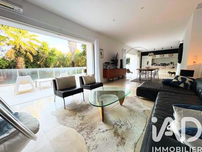 Maison - 200 m² - 7 pièces