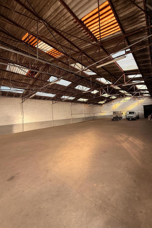 Parking / Garage - 980 m²