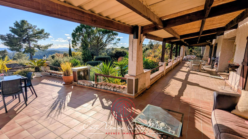 Maison - 272 m² - 9 pièces