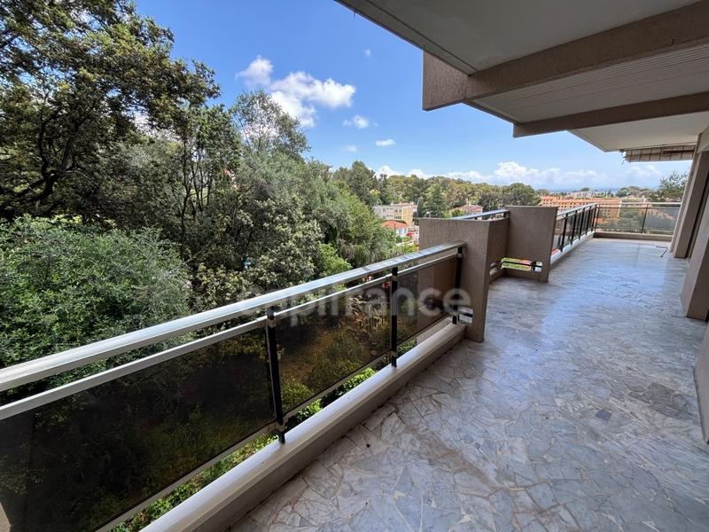 Appartement - 96 m² - 3 pièces