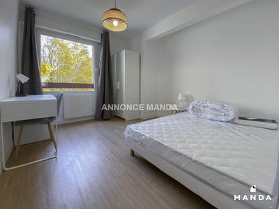 Chambre - 10 m² - 6 pièces