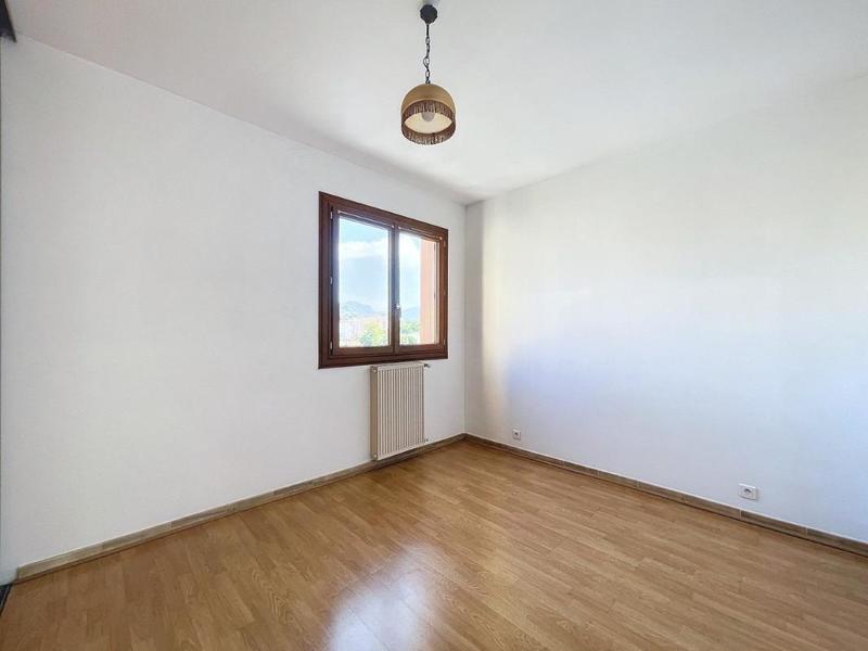 Appartement - 85 m² - 3 pièces
