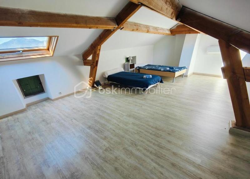 Maison en pierre - 181 m² - 6 pièces