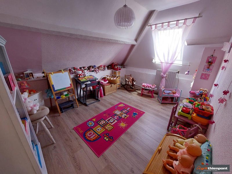 Maison - 331 m² - 16 pièces