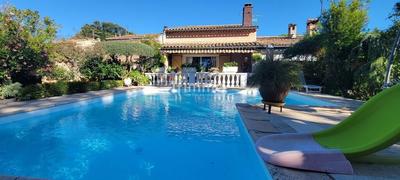 Maison - 140 m² - 5 pièces