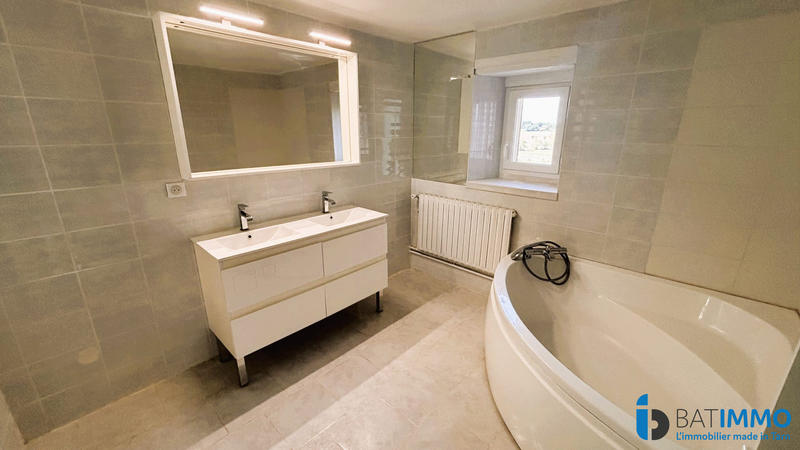 Maison - 280 m² - 6 pièces