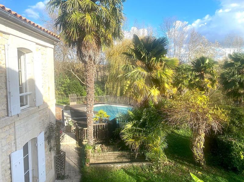 Maison - 245 m² - 8 pièces