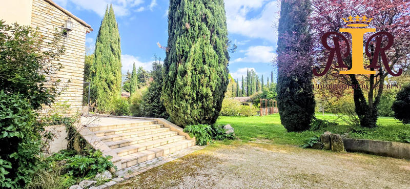 Maison - 270 m² - 10 pièces