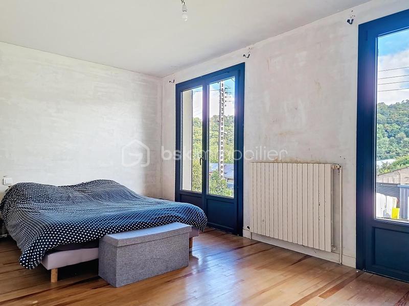 Maison traditionnelle - 180 m² - 8 pièces