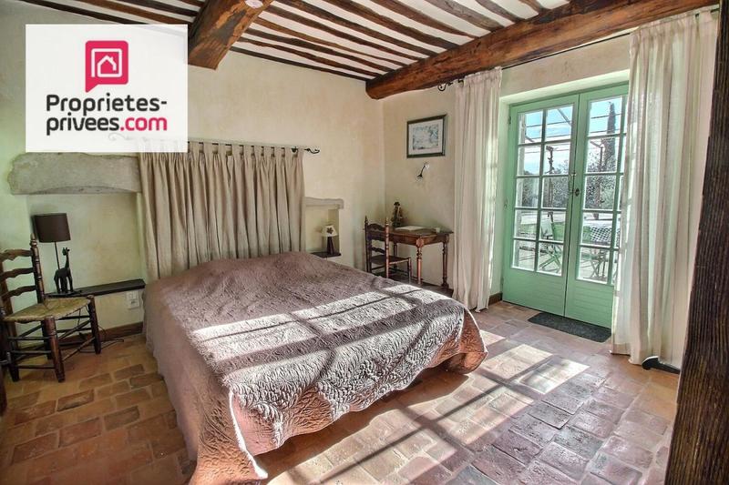 Maison - 755 m² - 13 pièces