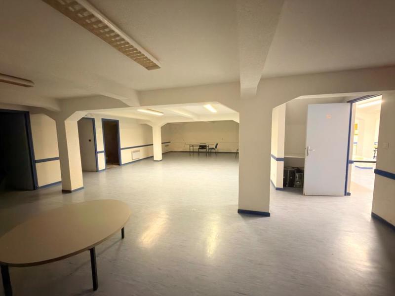 Local commercial - 320 m² - 8 pièces