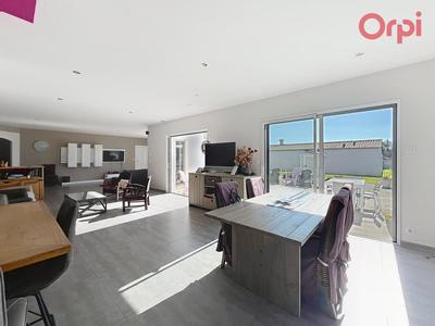 Maison - 230 m² - 6 pièces