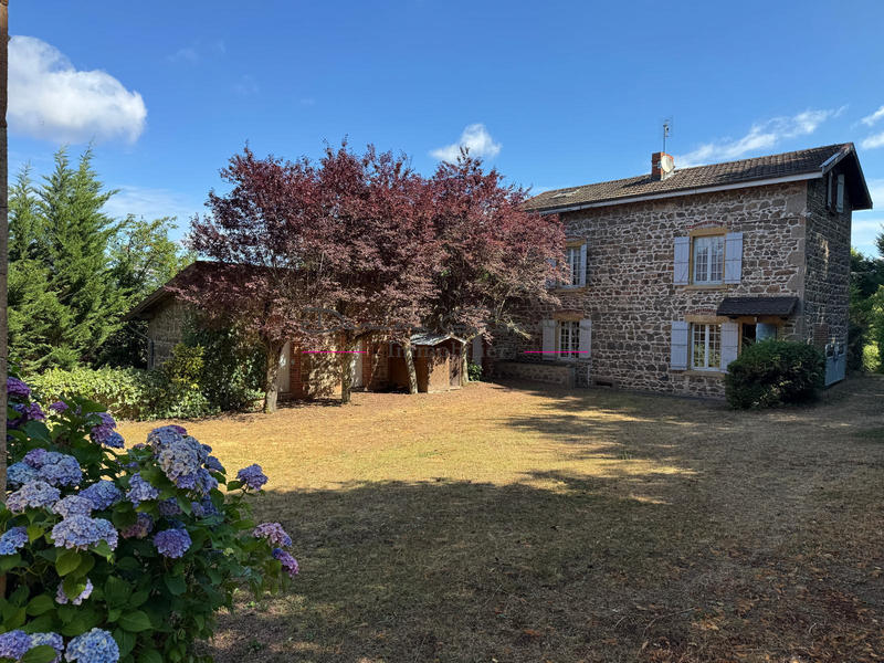 Propriété - 256 m² - 8 pièces