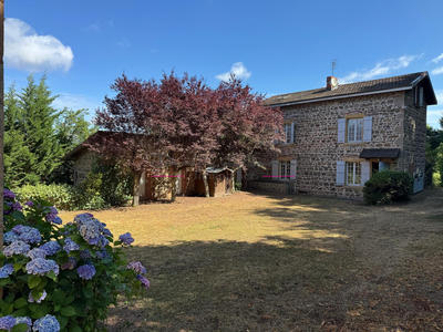 Propriété - 256 m² - 8 pièces