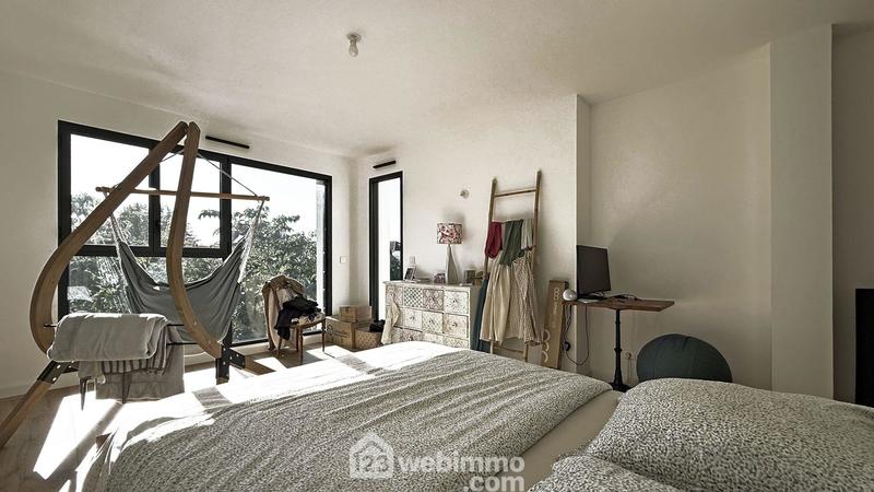 Maison - 216 m² - 9 pièces