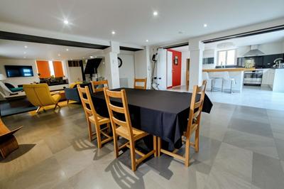 Maison - 215 m² - 6 pièces