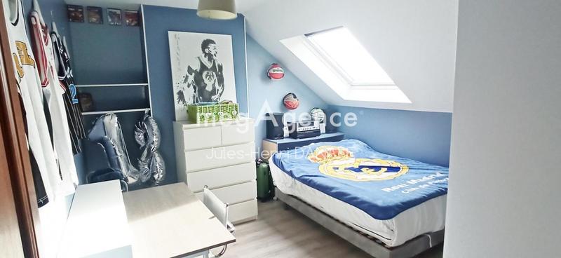 Maison - 180 m² - 8 pièces