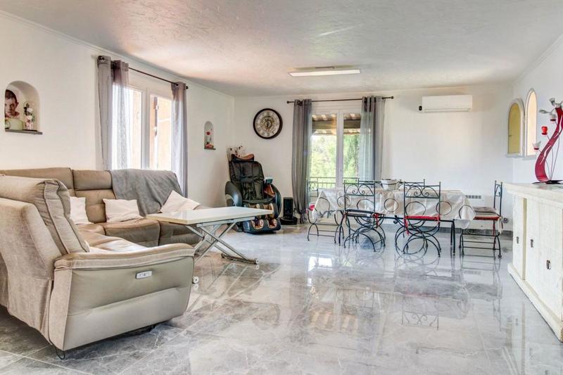 Propriété - 193 m² - 7 pièces