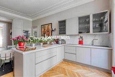 Appartement - 204 m² - 6 pièces