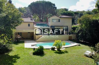 Villa - 179 m² - 6 pièces