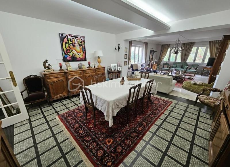 Propriété - 350 m² - 15 pièces