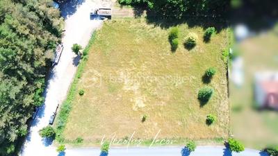 Terrain constructible - 2 500 m²