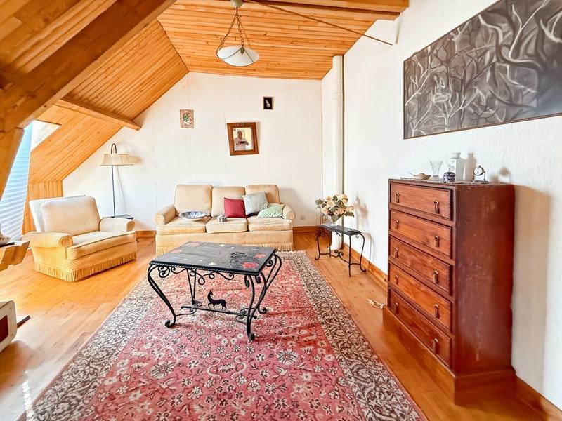 Maison - 317 m² - 10 pièces