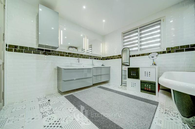 Maison - 138 m² - 6 pièces