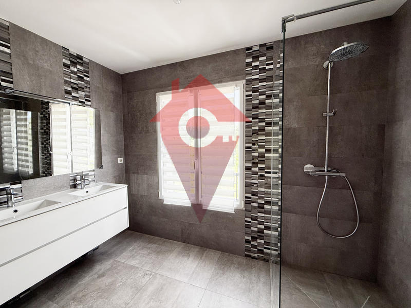 Maison - 160 m² - 7 pièces