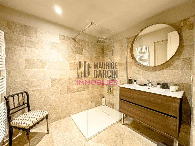 Maison - 460 m² - 12 pièces