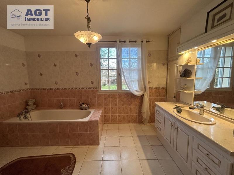 Maison - 183 m² - 9 pièces