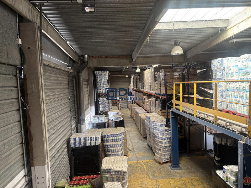 Entrepôt - 3 244 m²