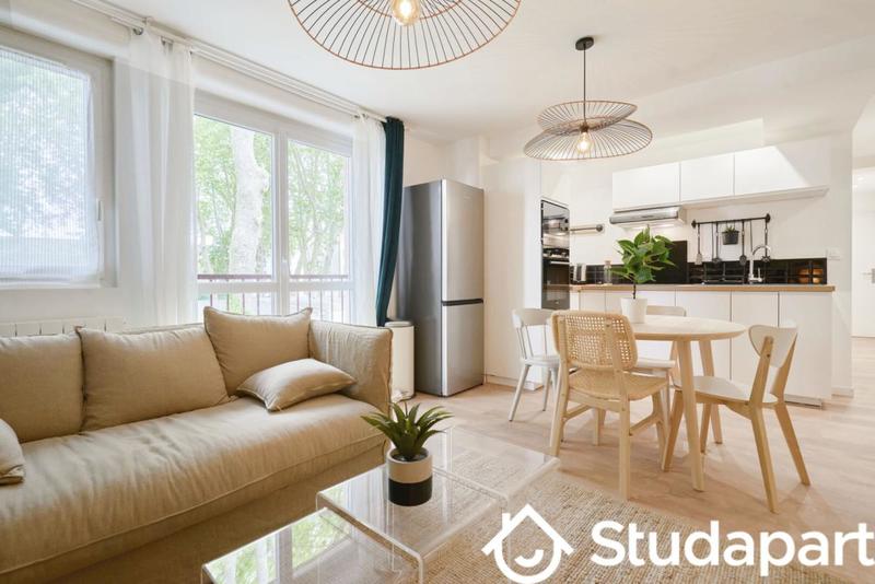 Chambre - 11 m² - 1 pièce