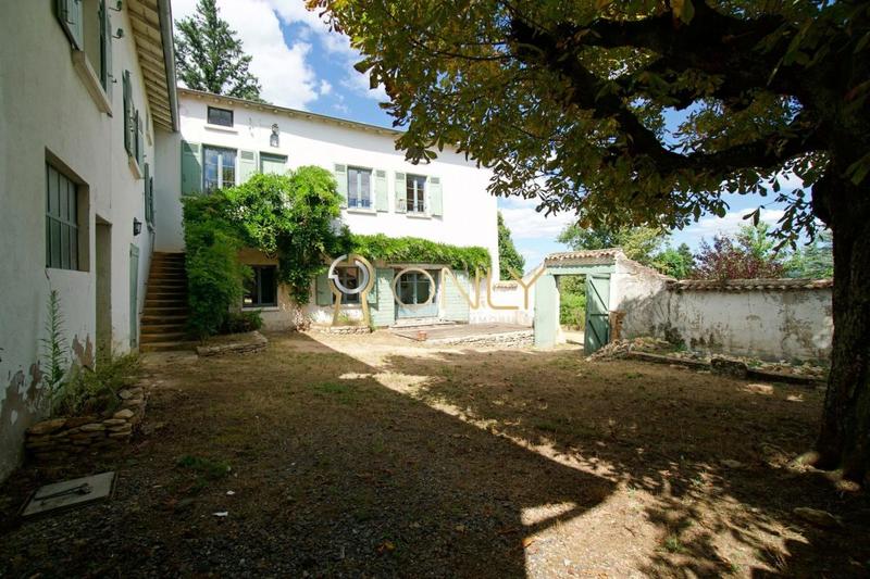 Maison - 285 m² - 10 pièces