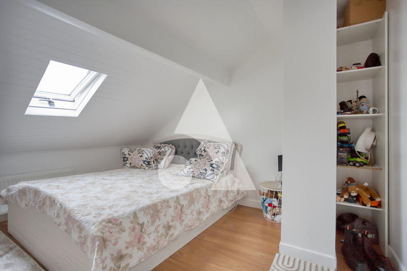 Maison - 192 m² - 10 pièces