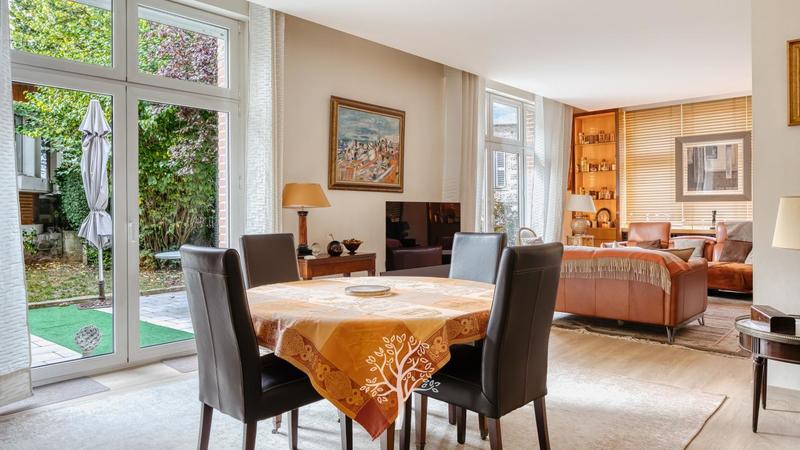 Maison - 270 m² - 8 pièces