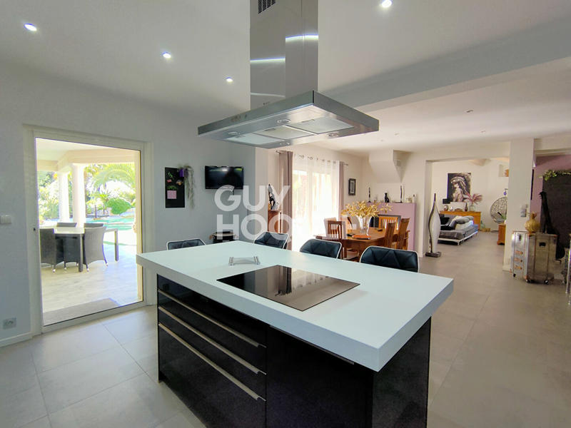 Villa - 300 m² - 7 pièces